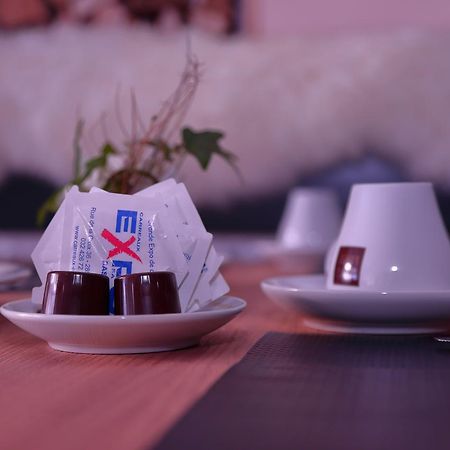 Hotel-Rotisserie La Tour Rouge Delémont Екстериор снимка