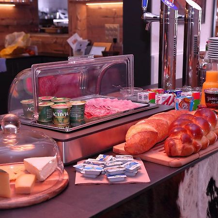 Hotel-Rotisserie La Tour Rouge Delémont Екстериор снимка