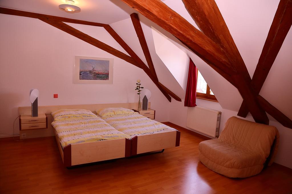 Hotel-Rotisserie La Tour Rouge Delémont Екстериор снимка
