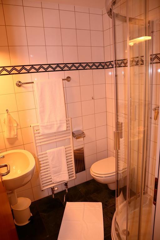 Hotel-Rotisserie La Tour Rouge Delémont Екстериор снимка