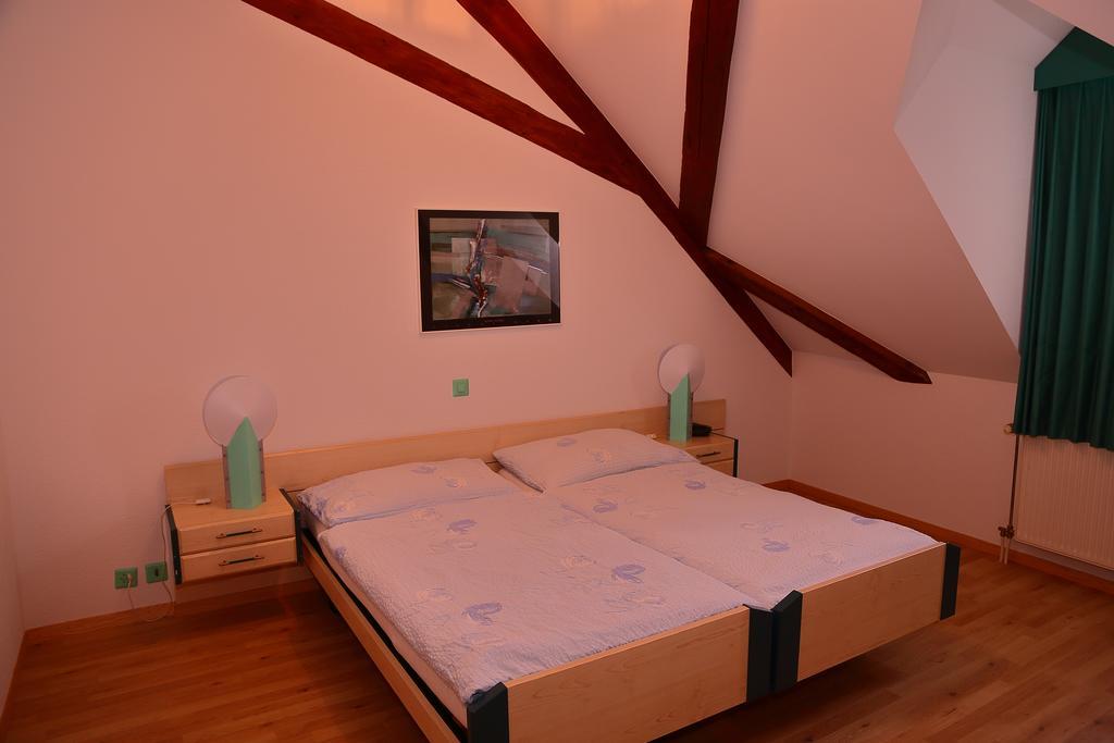 Hotel-Rotisserie La Tour Rouge Delémont Екстериор снимка