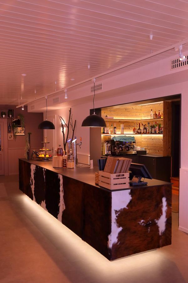 Hotel-Rotisserie La Tour Rouge Delémont Екстериор снимка