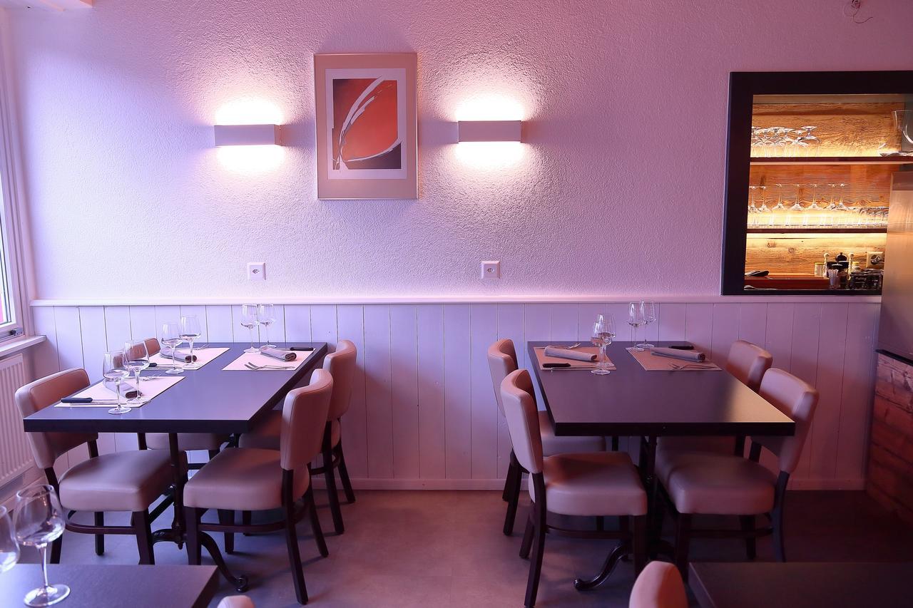 Hotel-Rotisserie La Tour Rouge Delémont Екстериор снимка