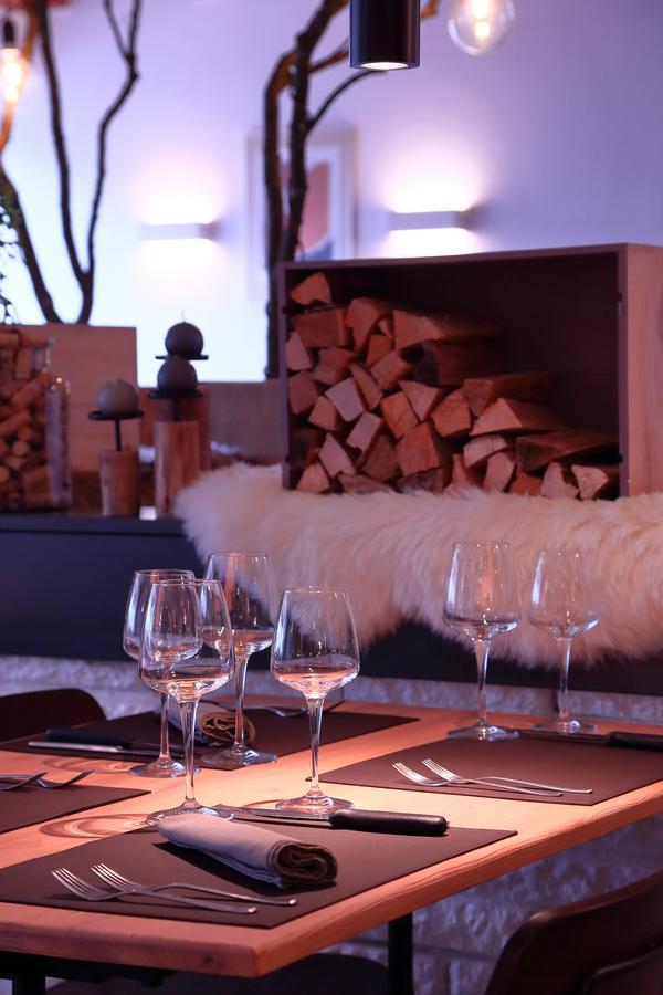 Hotel-Rotisserie La Tour Rouge Delémont Екстериор снимка
